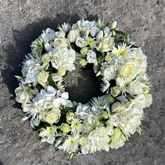 White Wreath - dotted style 