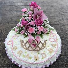 Posy pad featuring crown 