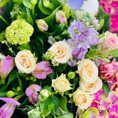 Country garden handtied 