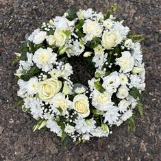 White wreath - dotted 