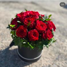 Romantically red hatbox 