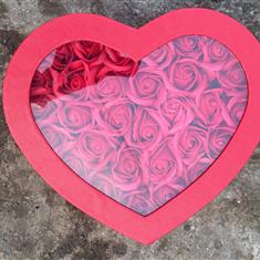 Artificial heart shaped hatbox - red 